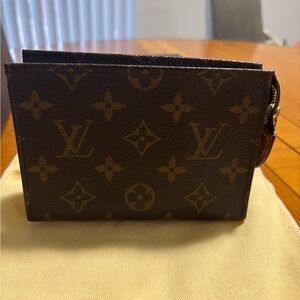 Louis Vuitton Toiletry 15